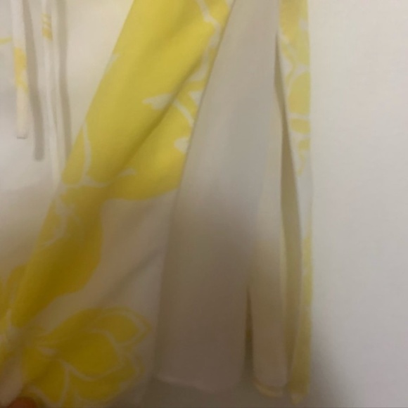 3/$30 Flowy yellow and white blouse tank top ruched bust sheer lined flowy top - Picture 6 of 8